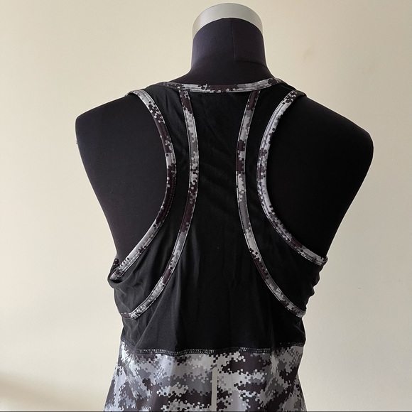 Black and Gray Camouflage Print Scoop-Neck Tank Top Blouse - Picture 4 of 6